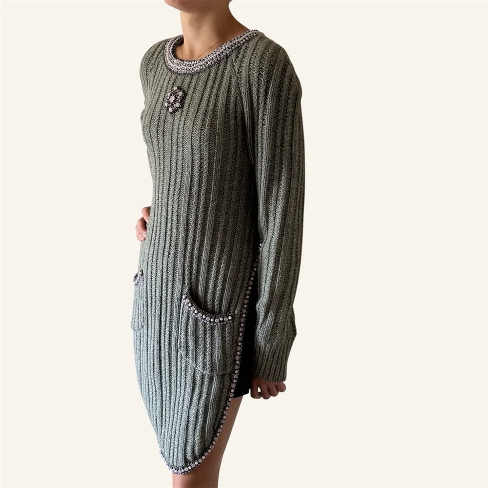 CHANEL Beaded Camellia Cashmere Apron Sweater🌸